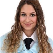 Graduada en traducción e interpretación ofrece clases de Lengua Castellana y Literatura